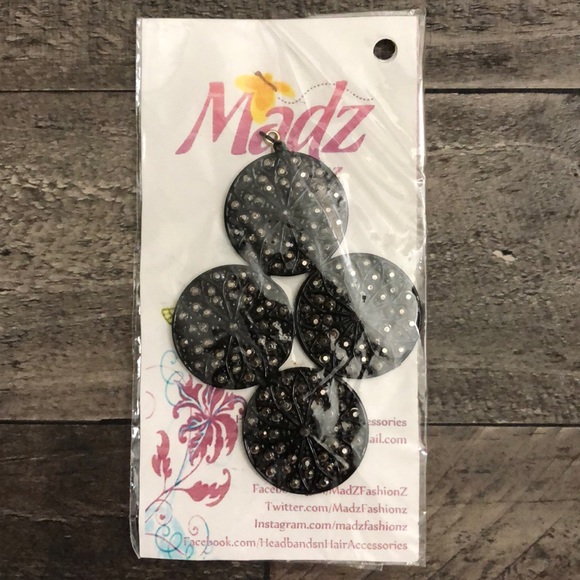 Woman’s Accessory - Picture 6 of 7